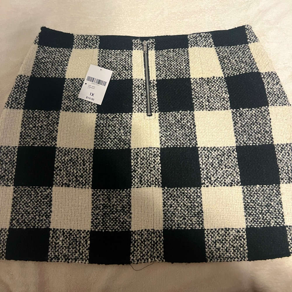 Plaid black n white mini skirt, sz 1x
